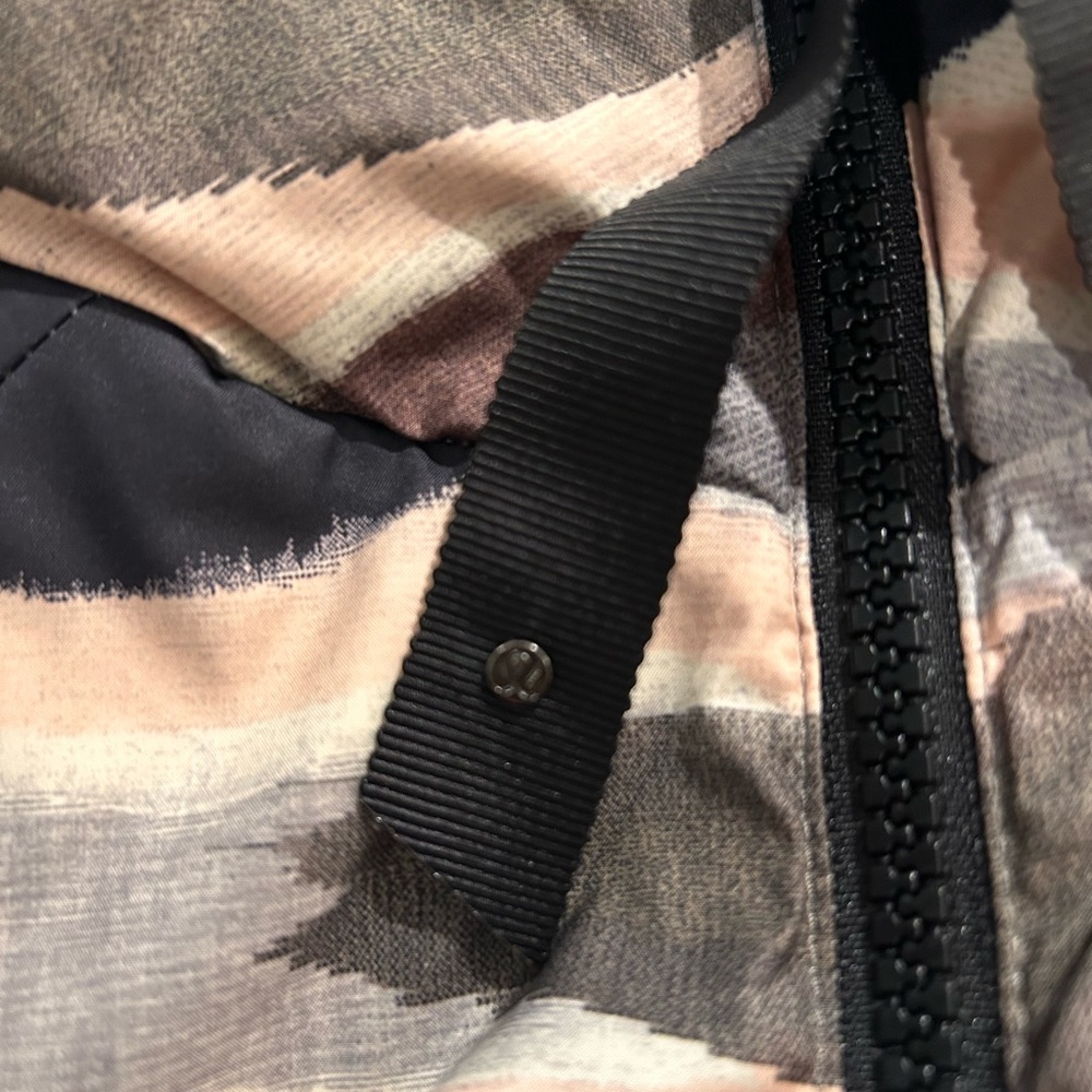 lululemon Reversible Camouflage hooded Puffer Vest - Picture 8 of 13